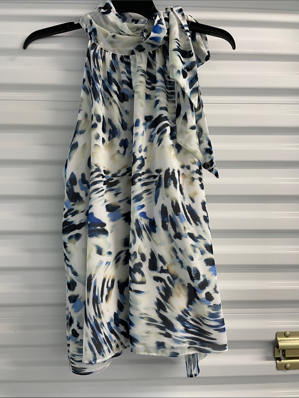 The Limited Blue and White Printed Tie-Neck Sleeveless Blouse 3X
